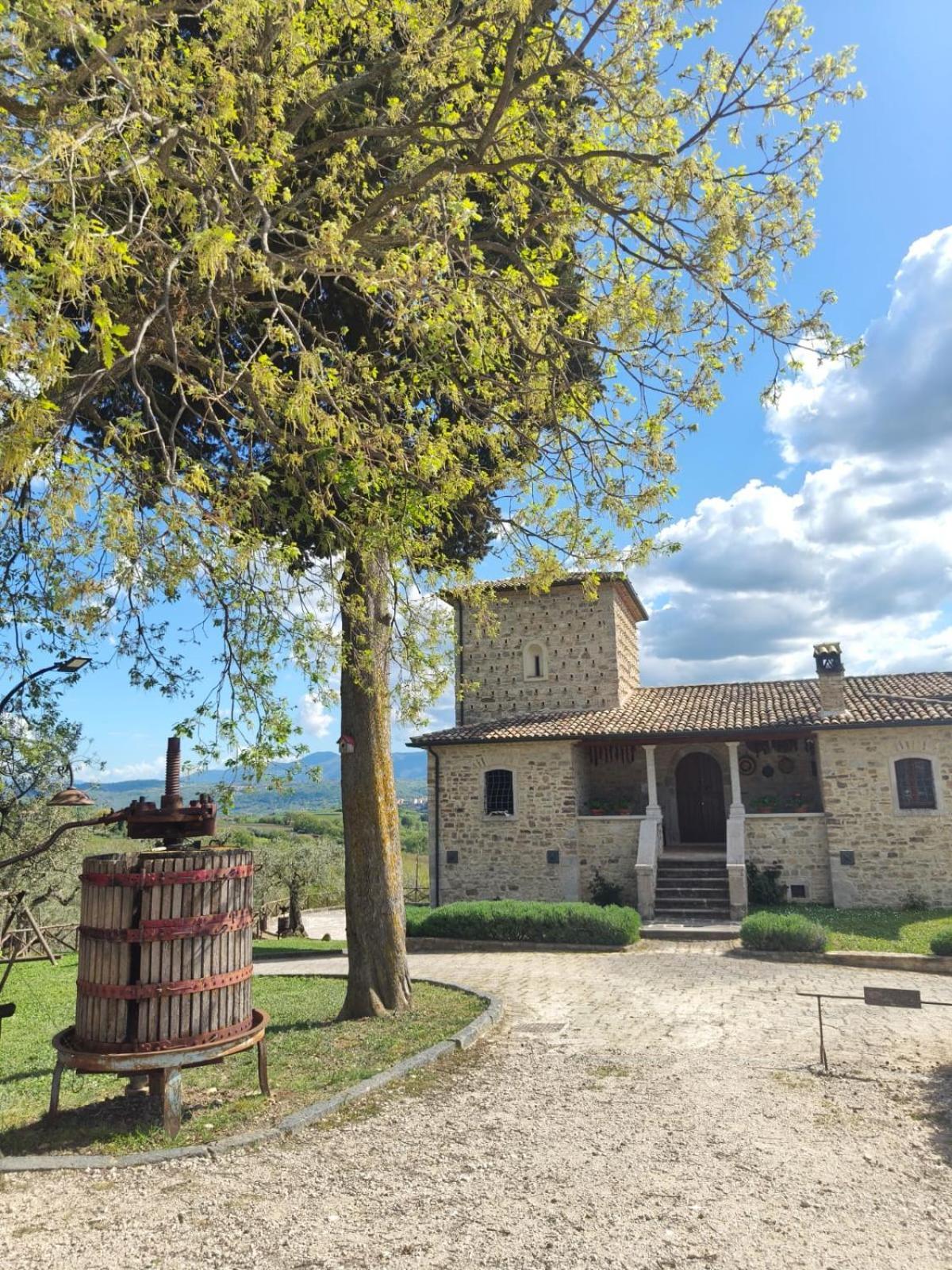 Agriturismo Torre Gialluise Gesualdo Luaran gambar